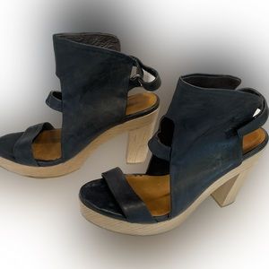 Coclico Black & Wood platforms Size 9  US / Euro size 40